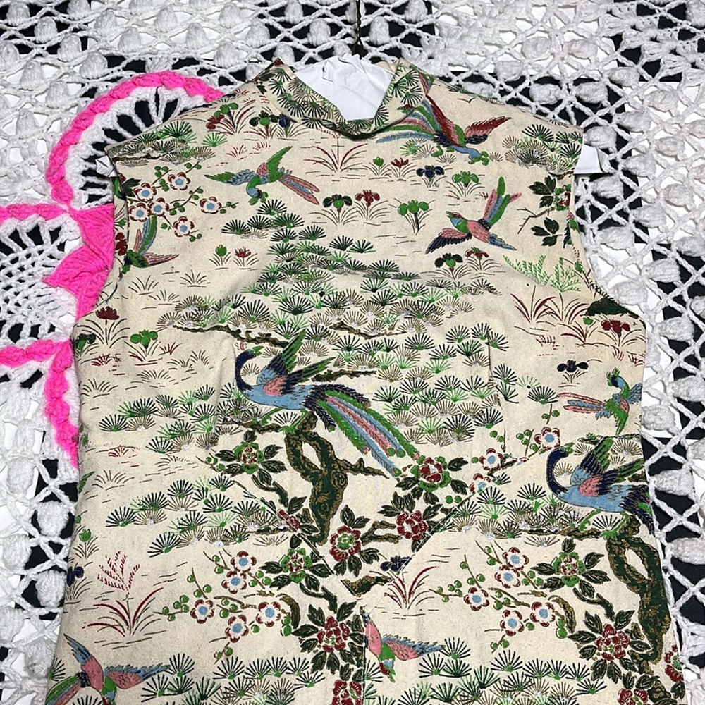 Absolutely gorgeous vintage Asian style dresss with phoenix and floral fabric - Picture 3 of 15